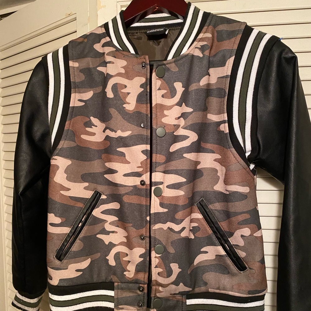 Boys small Ring of Fire jacket can of style